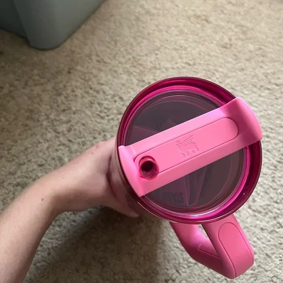 Limited Edition Stanley X Wicked Glinda Pink Quencher H2.0 Tumbler - Picture 6 of 7